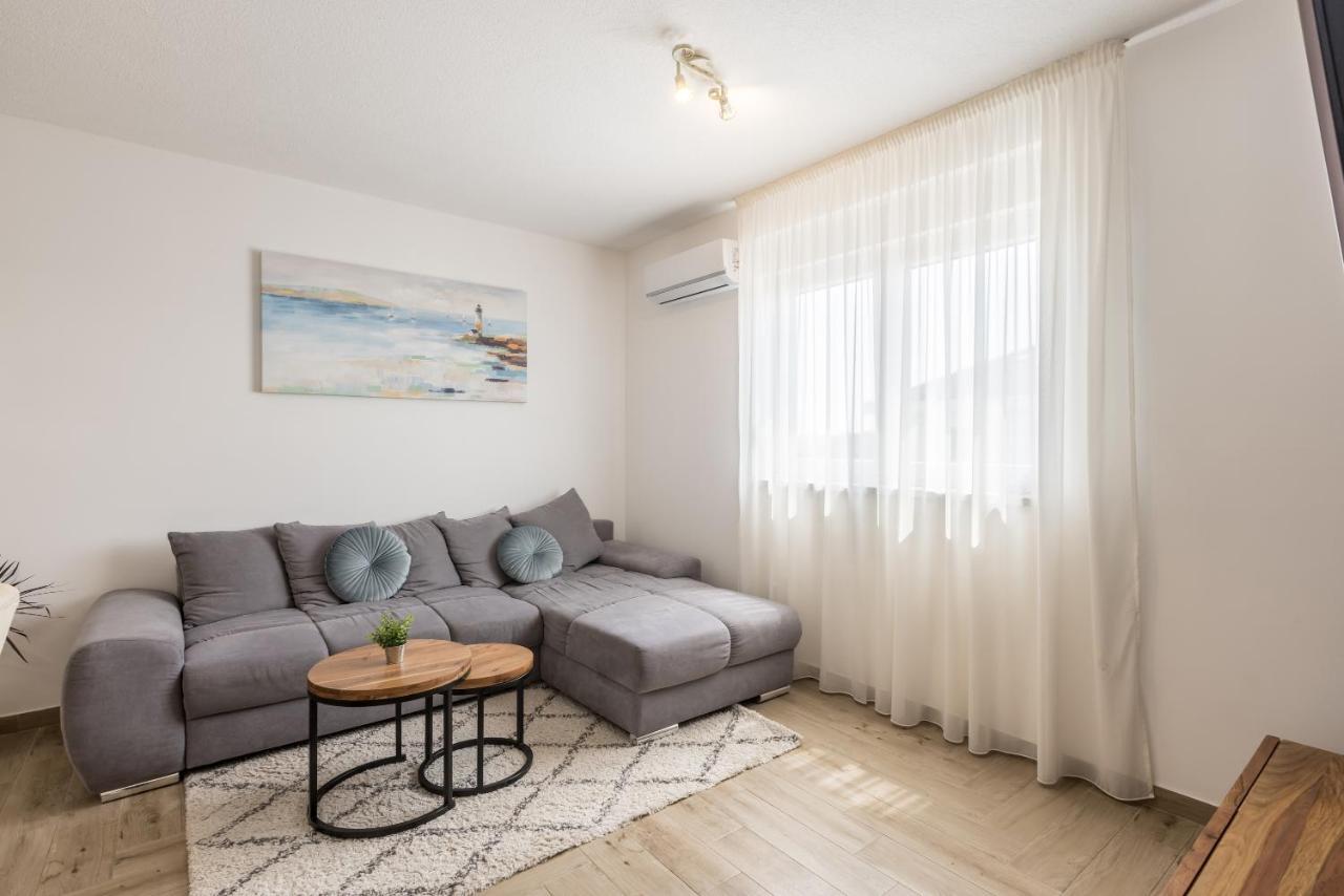 Apartment Vigo Kastela Luaran gambar